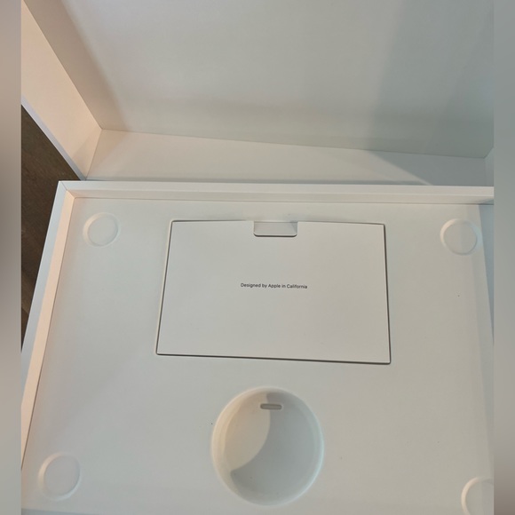 Apple MacBook Air - Box & Bag only - Picture 2 of 3